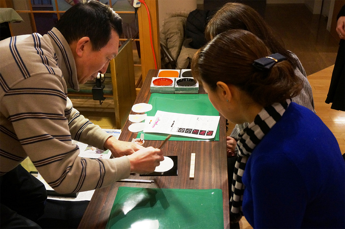 約800年の伝統を誇る漆の技術を体験！川連漆器沈金塗り体験 | 美ち